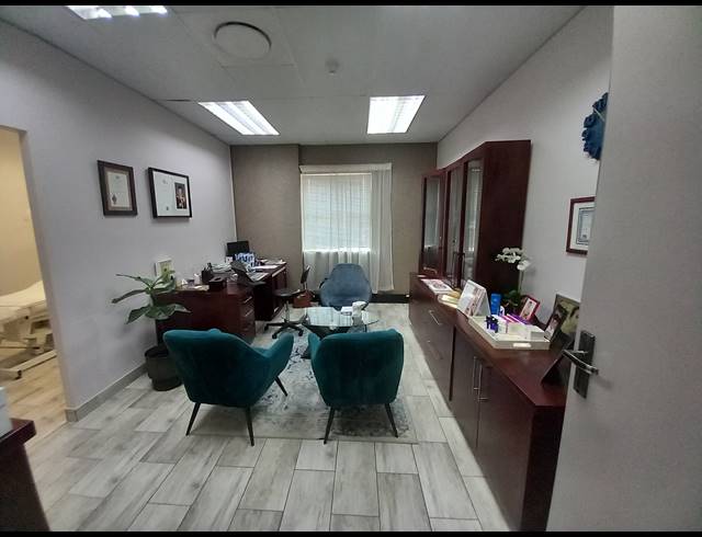 330M² OFFICE TO LET IN BRYANSTON